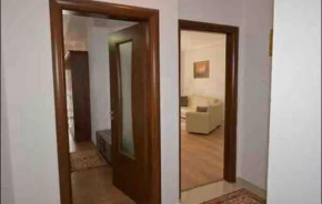 Mbyllur, Tirana